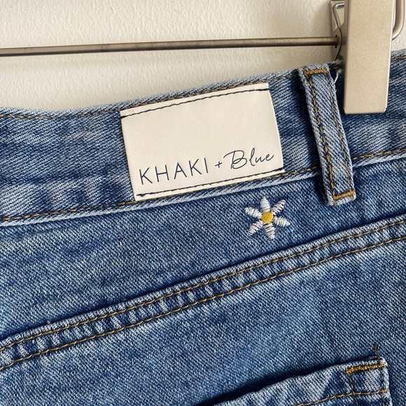 Khaki and Blu “Y2K” High Waisted Embroidered Cutoffs Juniors 9 - Picture 3 of 4